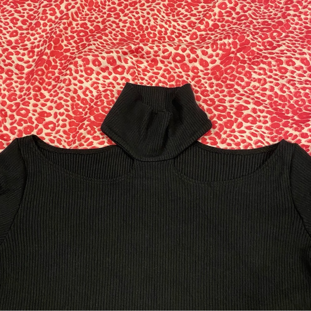 Turtle Neck - Picture 2 of 9